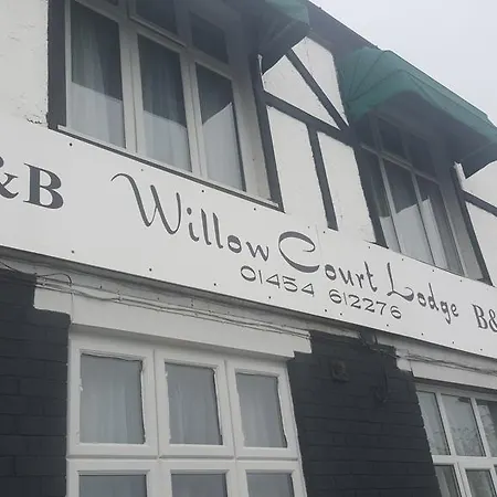 Гостевой дом Willow Court Алмондсбери