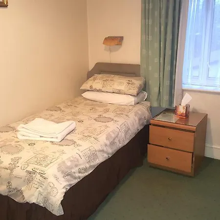 Willow Court Гостевой дом Алмондсбери