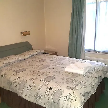 Willow Court Алмондсбери