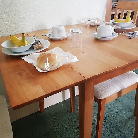 Willow Court Алмондсбери