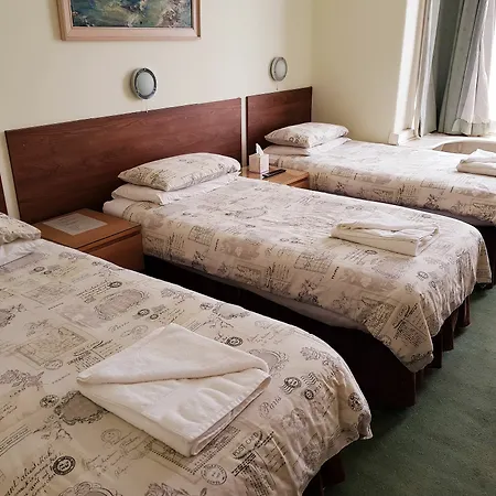 Willow Court 3* Алмондсбери